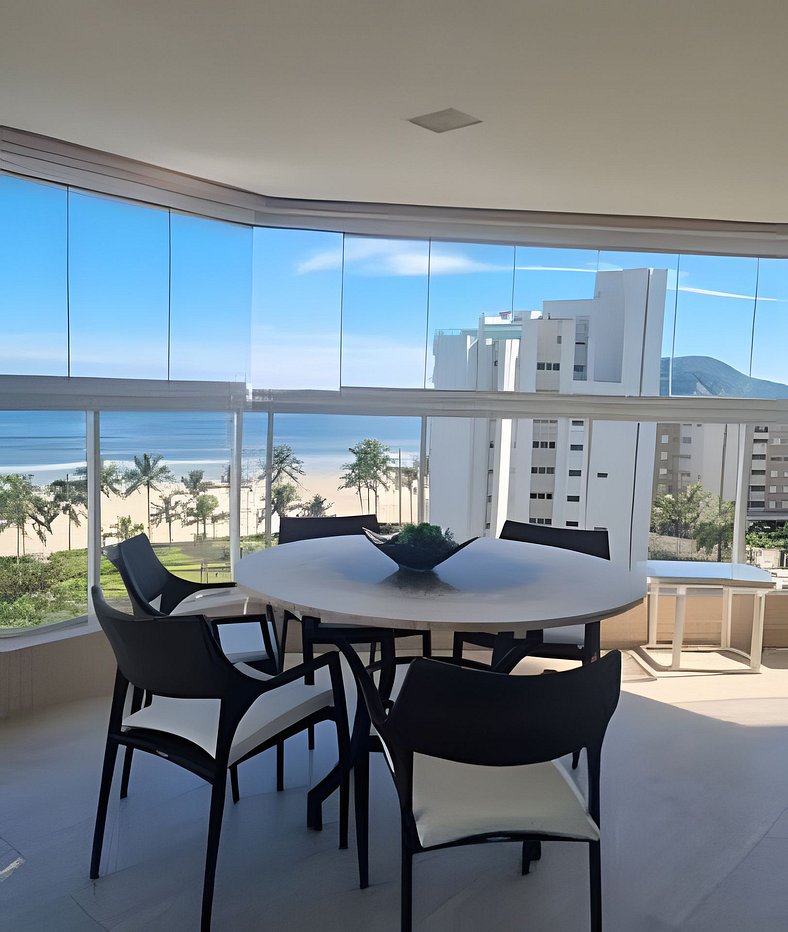 Oceanfront 5-bedroom apartment at M3 Riviera.