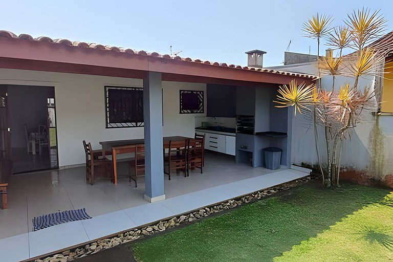 Rancho pé na areia Indaiá